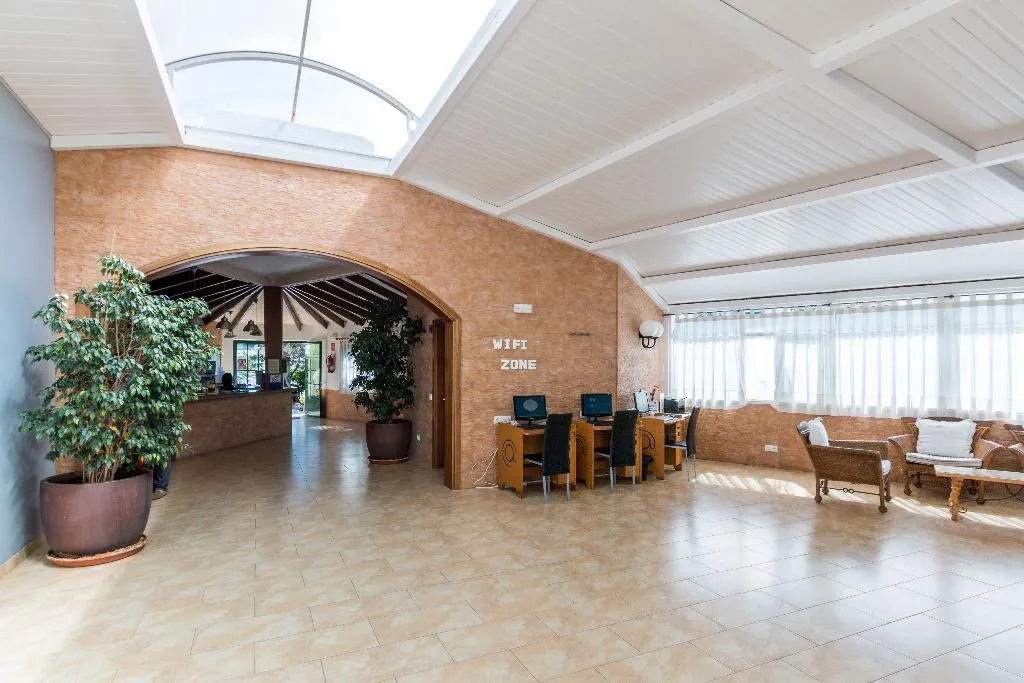 Lobby, Apartamentos Lentiscos by MIJ, Menorca