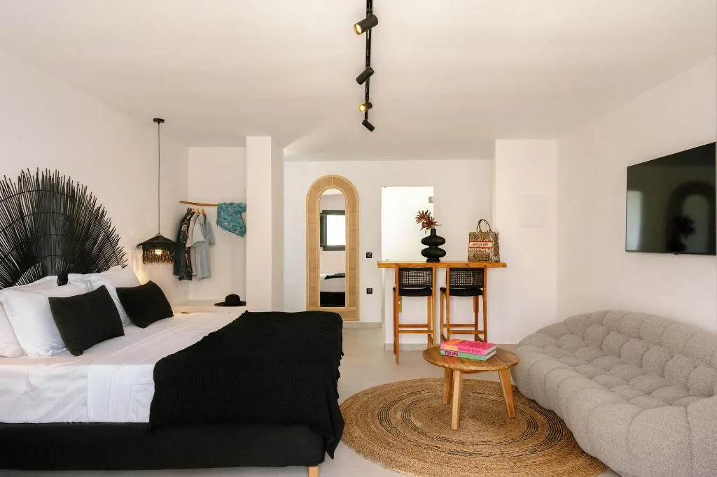 Room, Gazelle Living, Santorini
