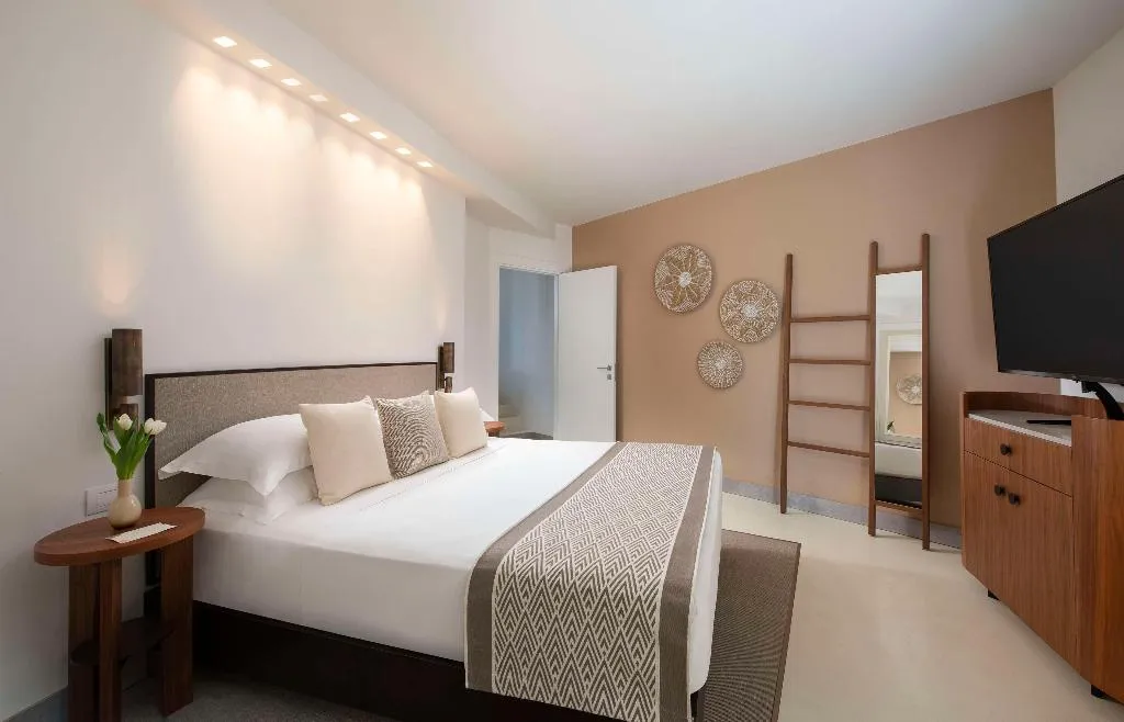 SUITE STANDARD Room, Baia di Chia Resort Sardinia, Curio Collection, Cagliari