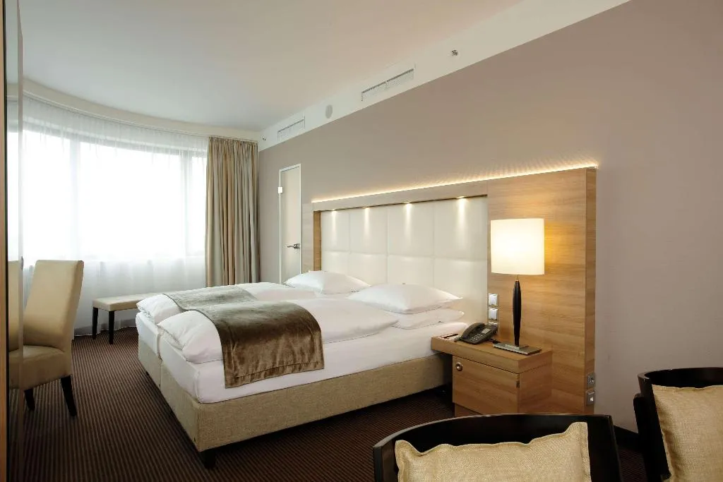 Room, H4 Hotel Berlin Alexanderplatz, Berlin