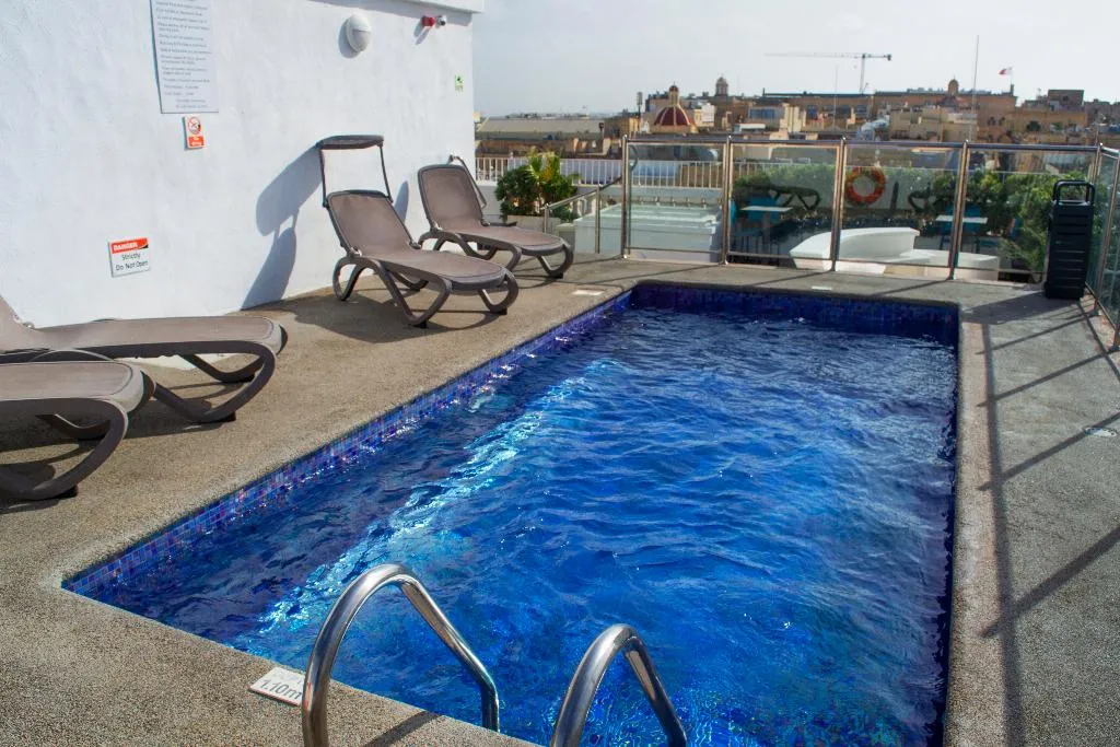 Pool, Osborne Hotel, Malta