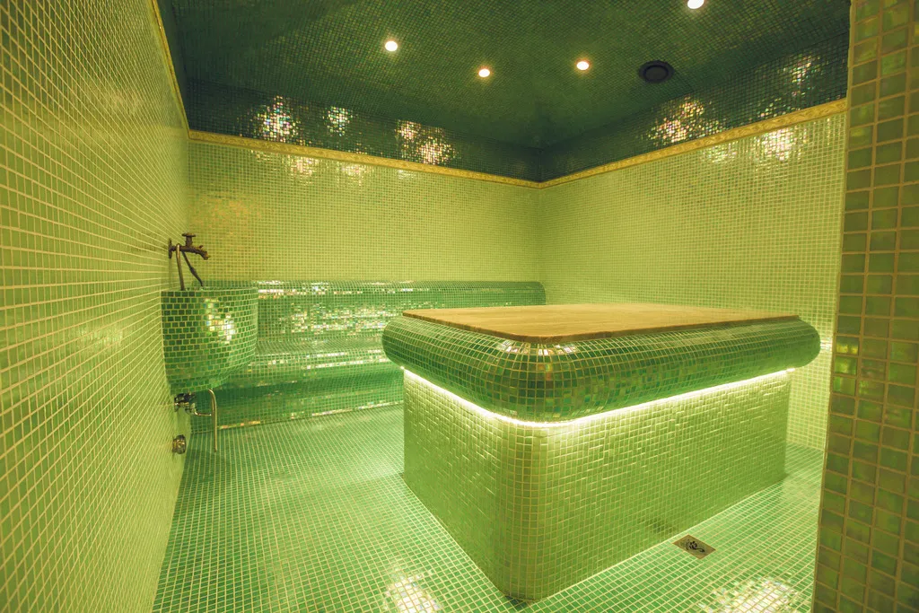 Sports and Entertainment, Avenue Deluxe, Bourgas