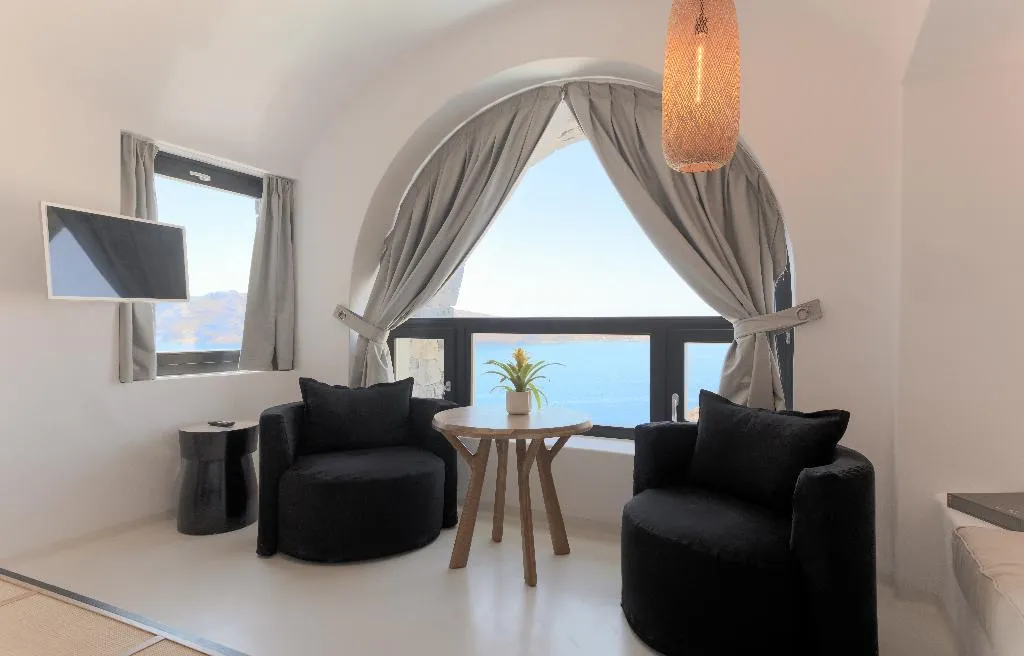 DOUBLE DELUXE ONE BED Room, Charisma Suites, Santorini