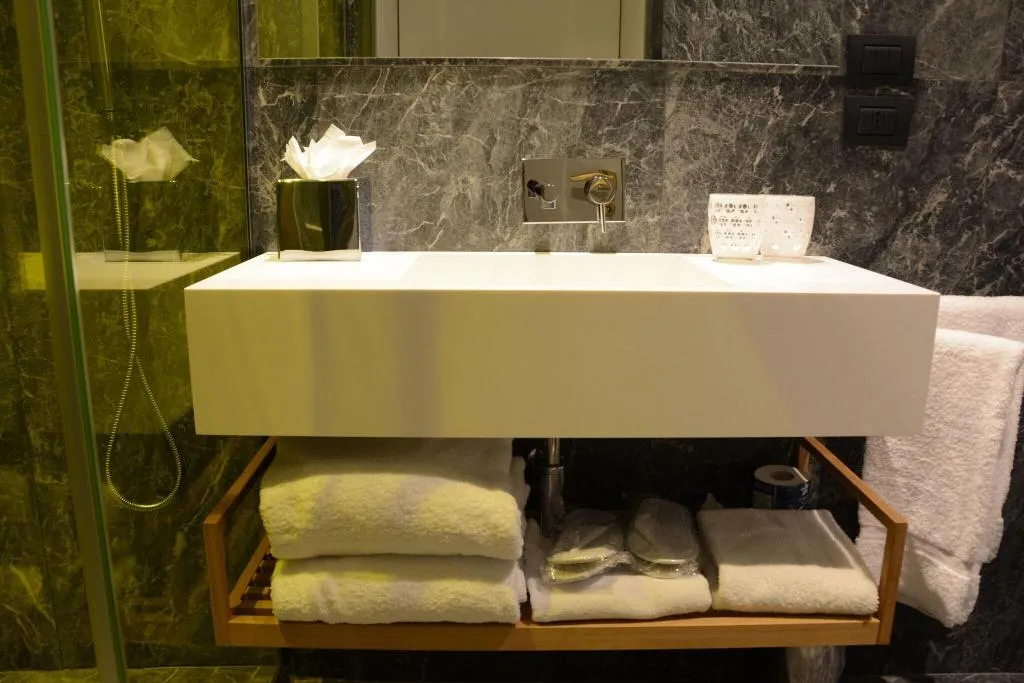 DOUBLE DELUXE QUEEN BED Room, Milu Firenze, Florence