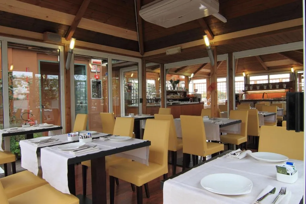 Restaurant, Metro, Milan