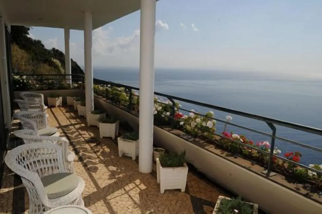 Terrace, Vivenda Belo Horizonte, Madeira