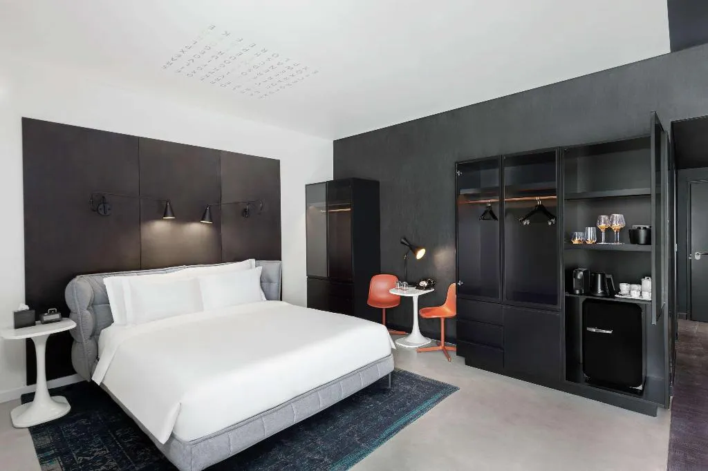 Room PREMIUM KING BED Room, Canopy by Hilton Dubai Al Seef, Dubai