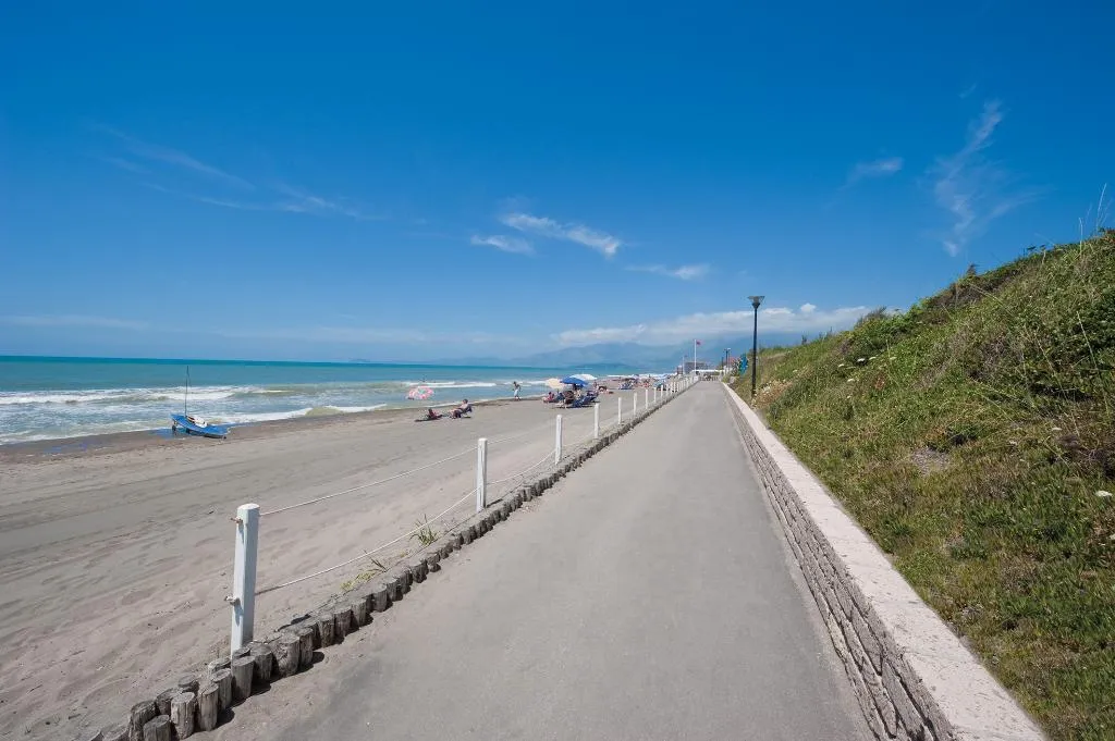 Beach, Baia Domizia Camping Village, Naples