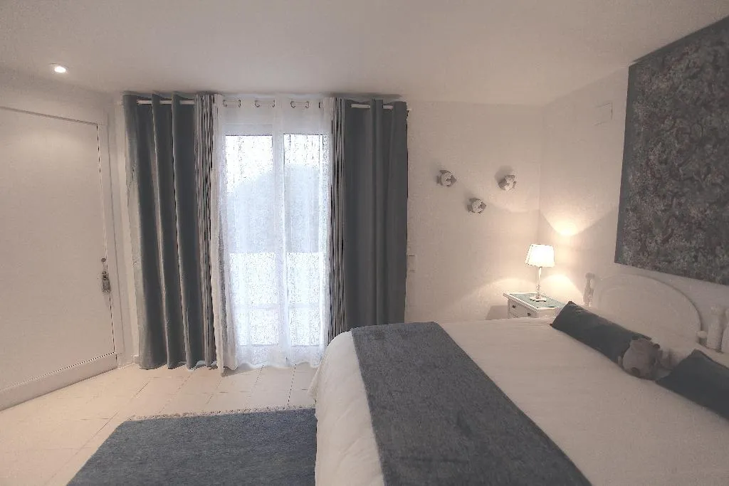 DOUBLE WITH SHARED BATHROOM Room, Starbal, Menorca