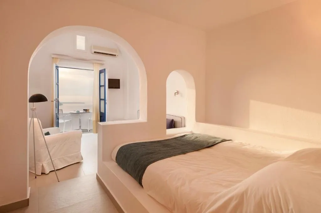JUNIOR SUITE STANDARD Room, Regina Mare, Santorini