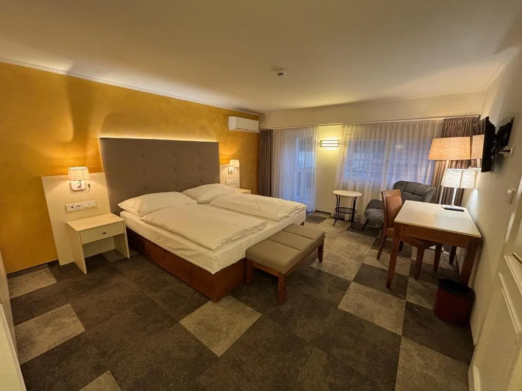 DOUBLE DELUXE WITH TERRACE Room, The Golden Wheel, Prague