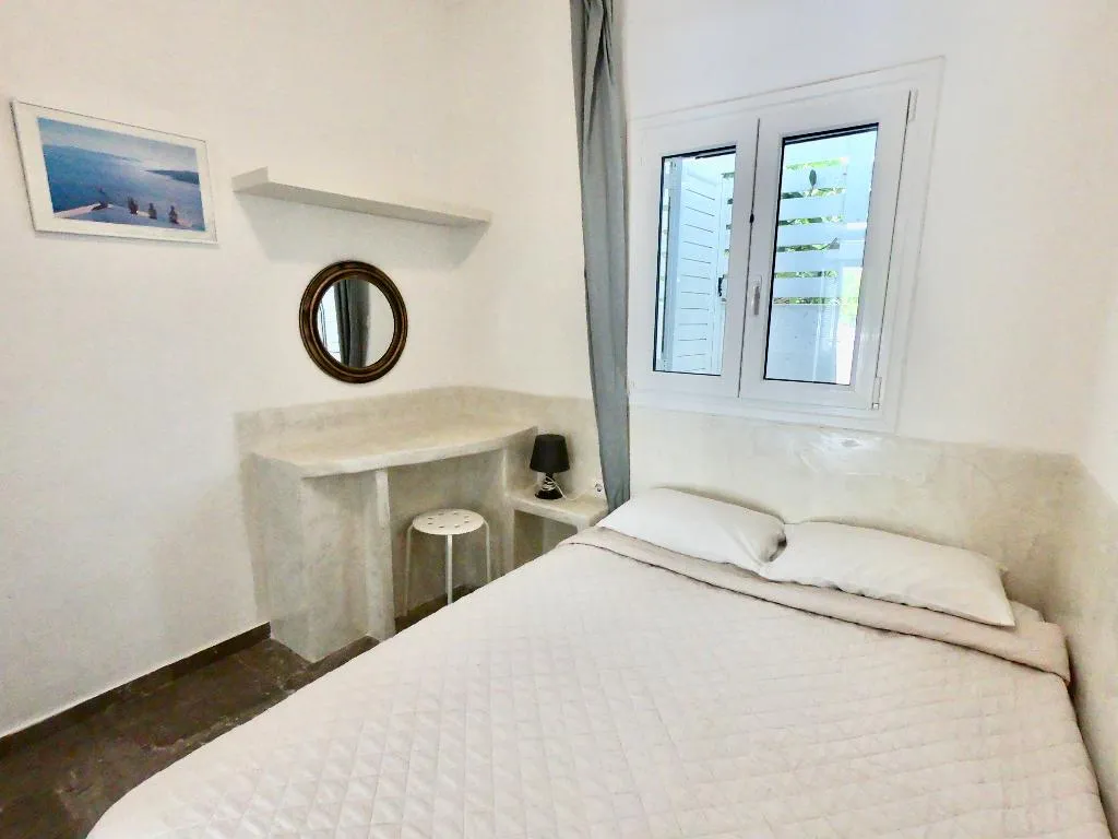 APARTMENT TWO BEDROOMS Room, Anny Studios Perissa Beach, Santorini