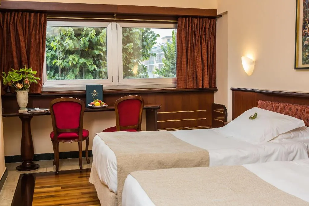 Room, Santa Barbara, Milan