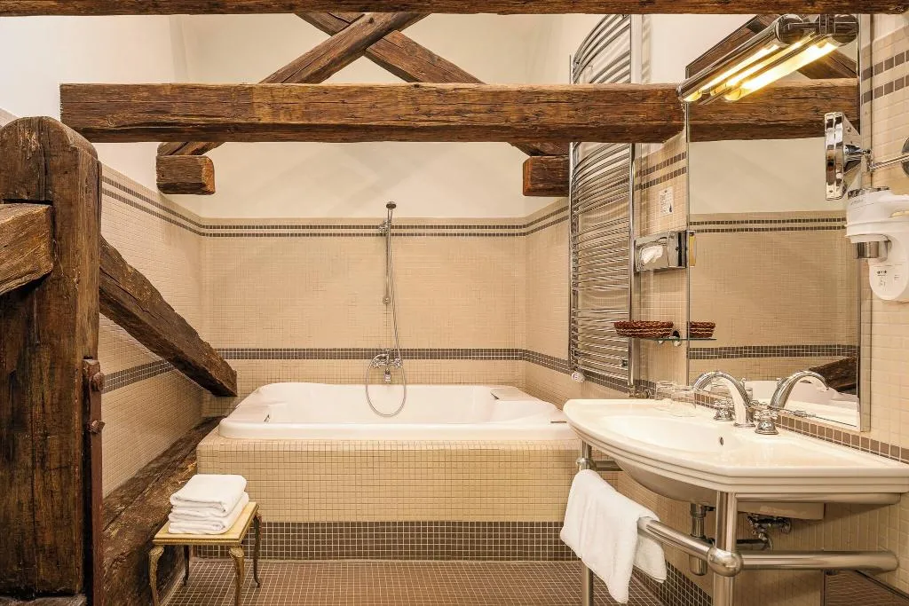 SUITE KING SIZE BED Room, Iron Gate Hotel & Suites Prague by BHG, Prague