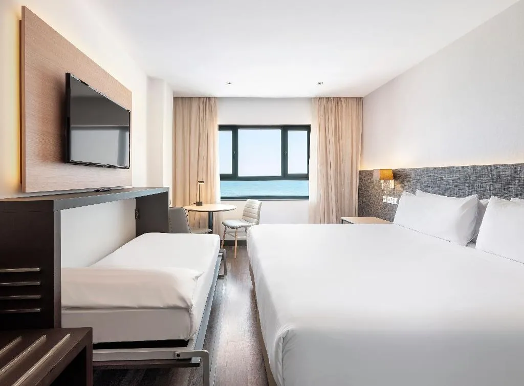 TRIPLE SEA VIEW Room, Hotel Cádiz Paseo del Mar, Affiliated by Meliá, Costa De La Luz