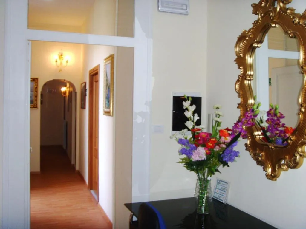 Lobby, Come D'Incanto a Napoli, Naples