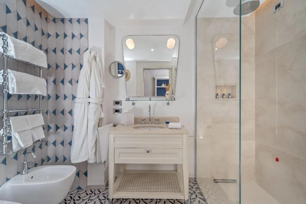 Room, Borgo Santandrea, Naples