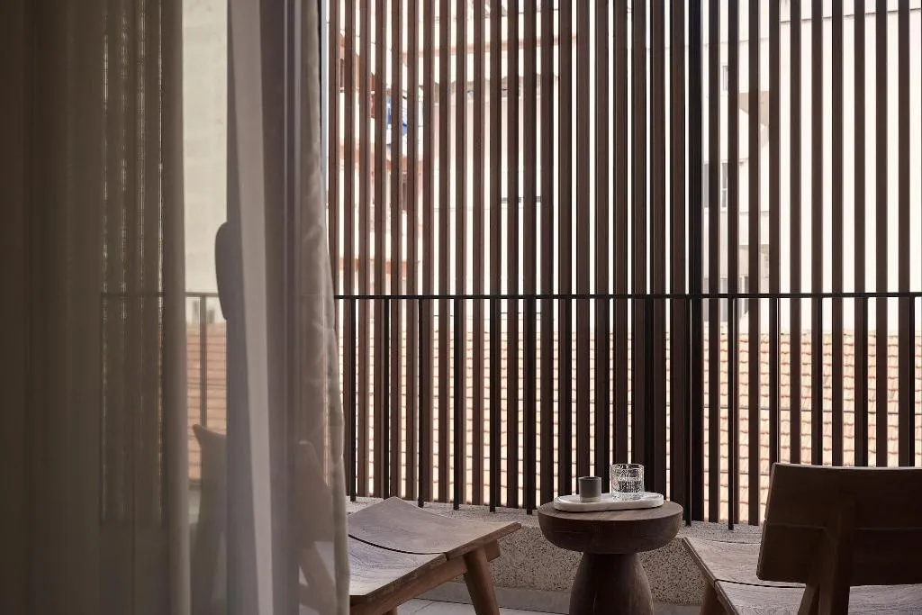 Room, Newel Psychiko, Athens