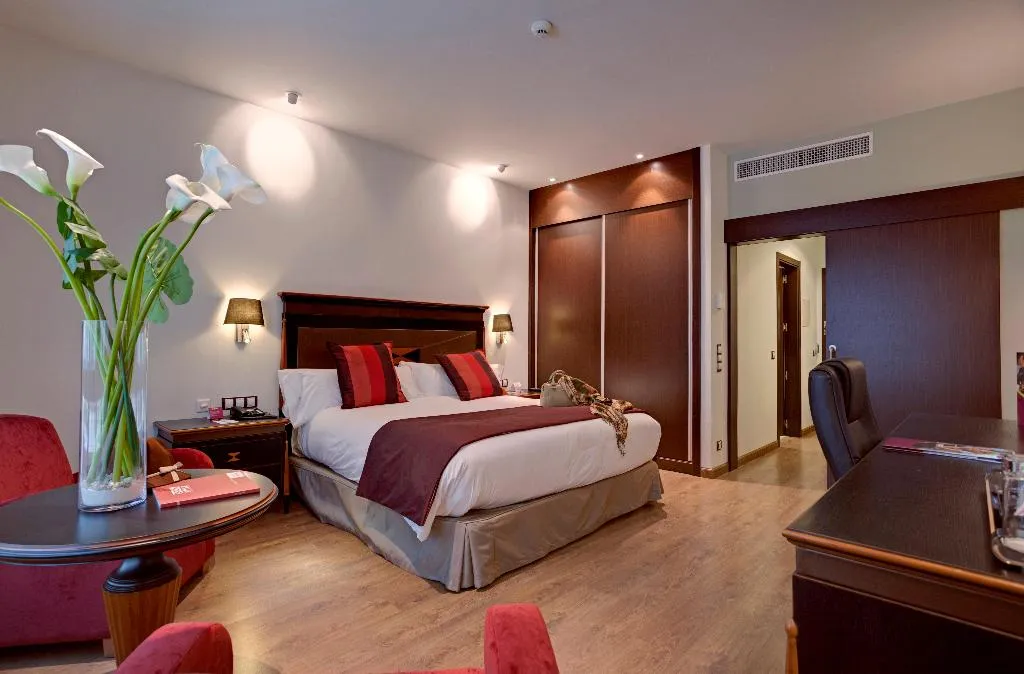 DOUBLE DELUXE Room, Crowne Plaza Madrid Airport, Madrid