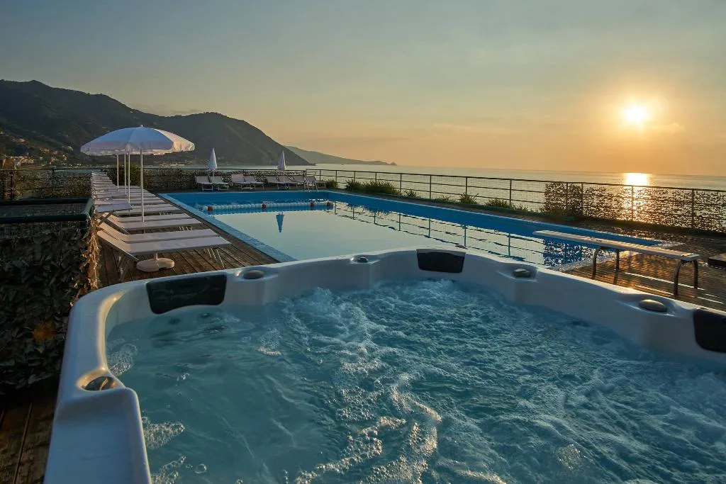 Pool, Caposkino, Palermo