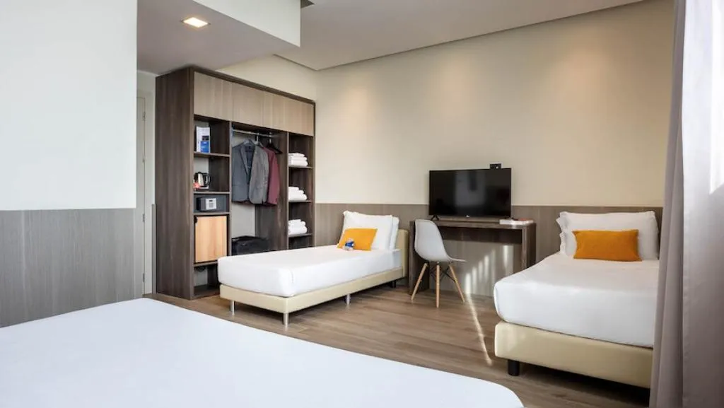 QUADRUPLE DELUXE Room, iH Hotels Milano St. John, Milan