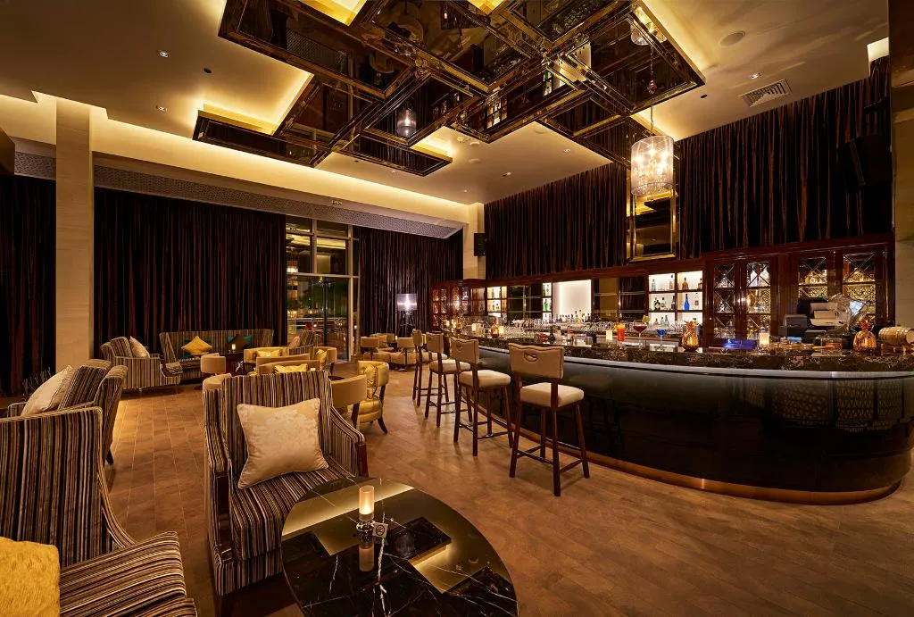 Bar, Millennium Airport Hotel Dubai, Dubai