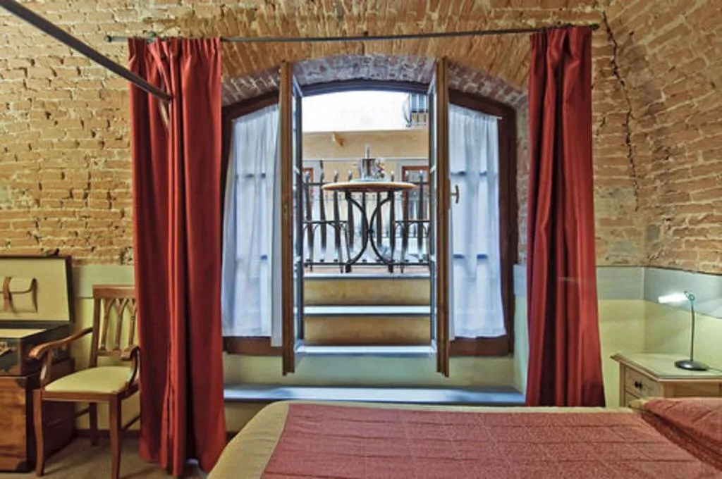 Room, Alba Palace, Florence