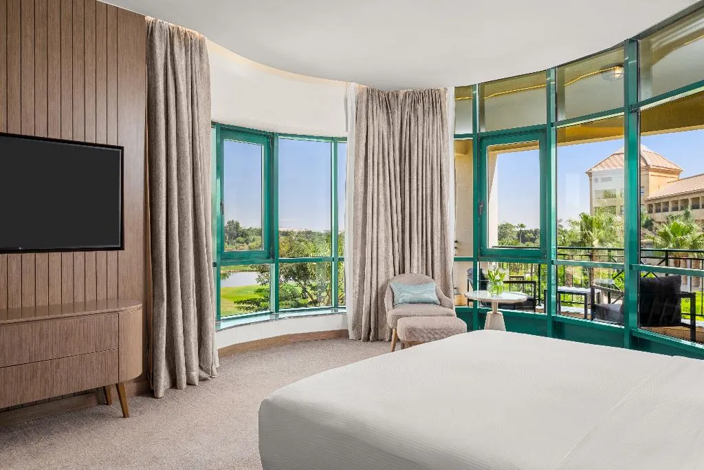 SUITE DELUXE KING BED Room, Hilton Pyramids Golf, Cairo