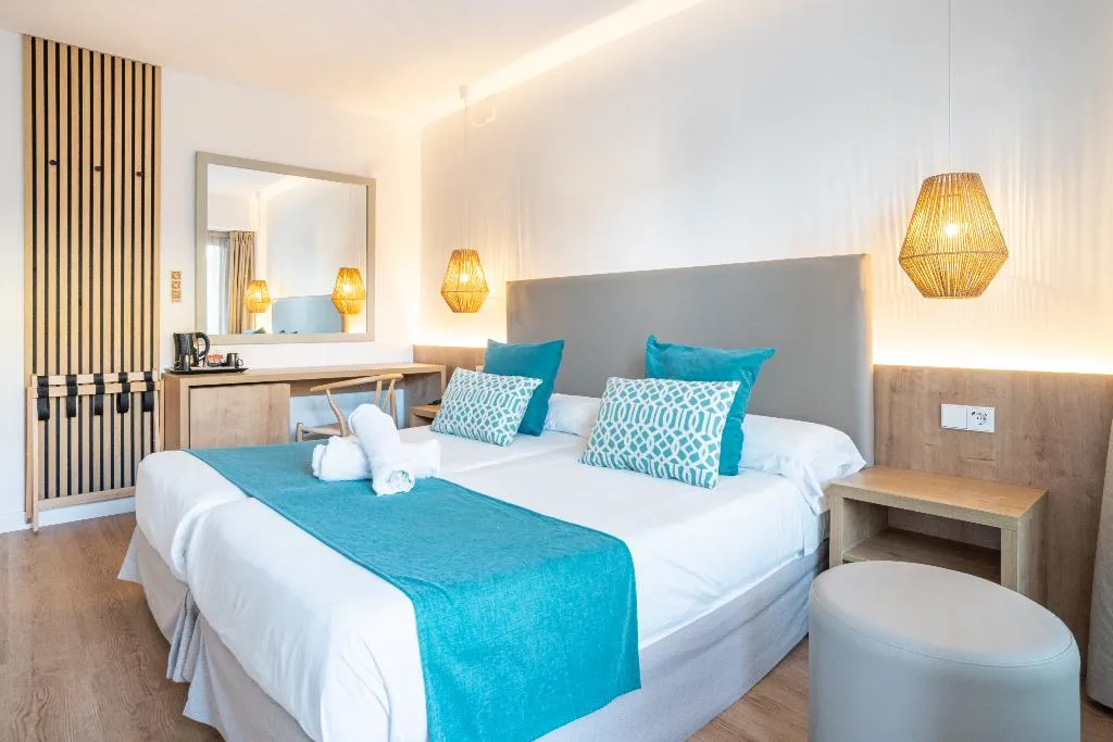 Double or Twin GARDEN VIEW Room, Bahia de Alcudia Hotel & Spa, Majorca