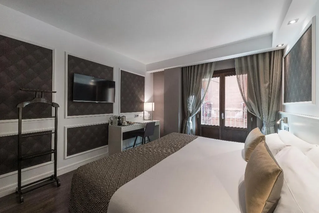 Room, Catalonia Magdalenes, Barcelona