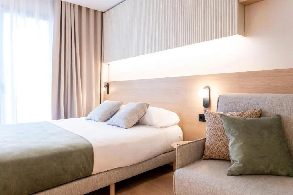 STUDIO SUPERIOR Room, Aparthotel Atenea Calabria, Barcelona