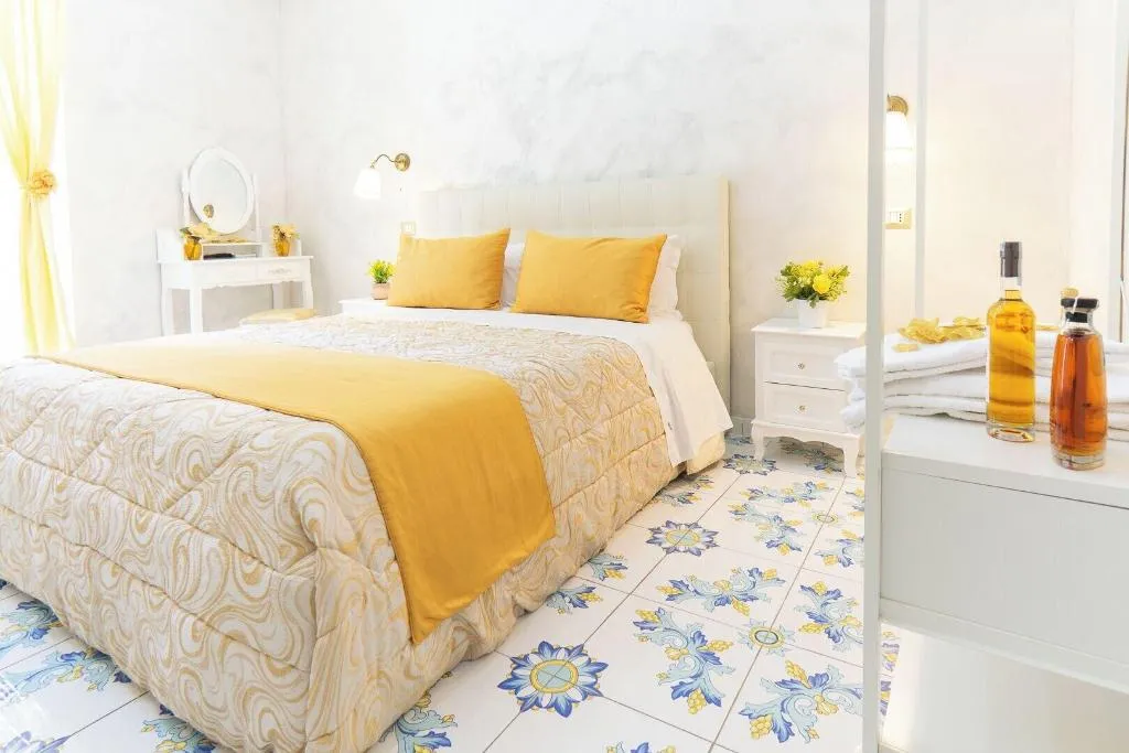 Room, Alma Adry, Naples