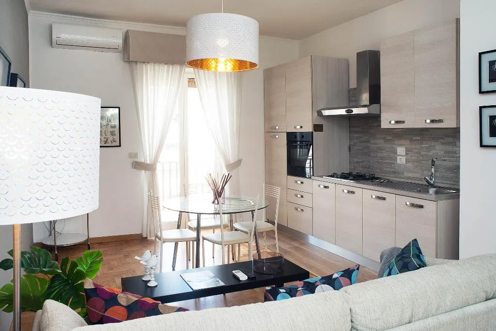 APARTMENT CAPACITY 4 Room, Residenza Flegrea, Naples