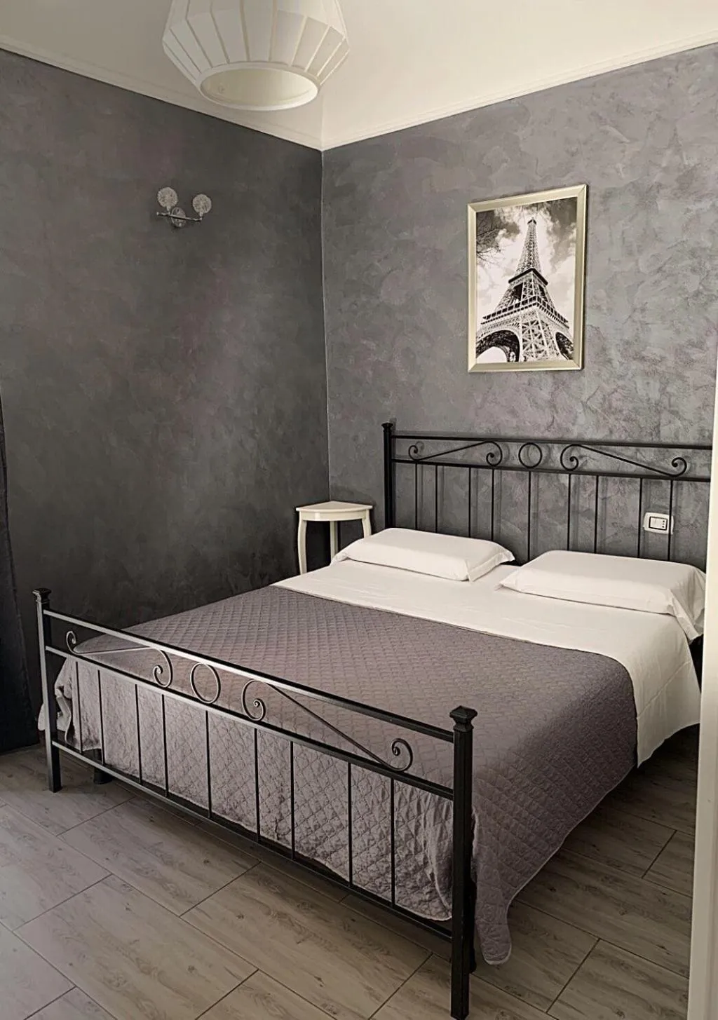 Room, Babyface, Naples