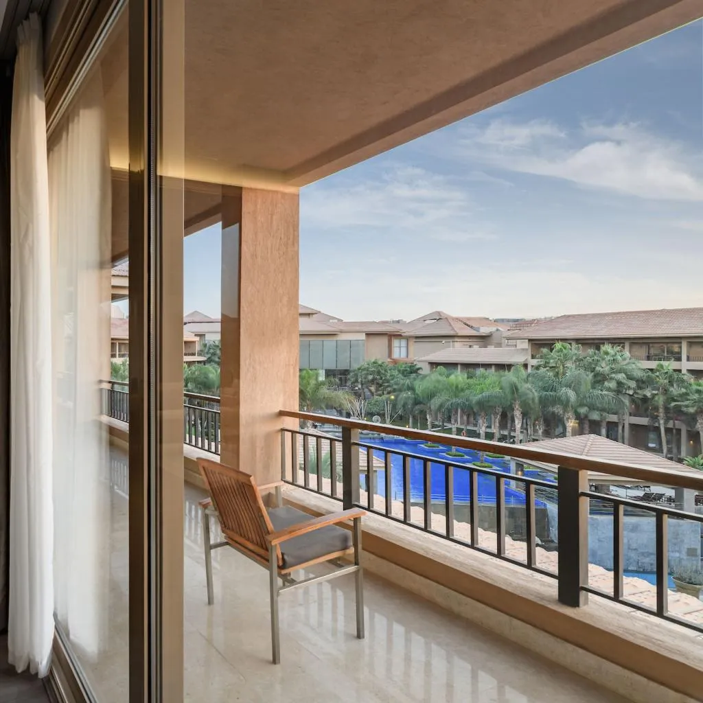 SUITE WITH BALCONY Room, Dusit Thani LakeView Cairo, Cairo