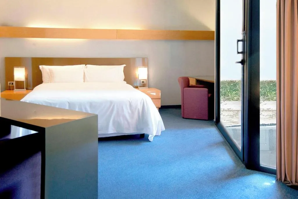 DOUBLE SUPERIOR KING BED Room, Four Points by Sheraton Catania Hotel & Conference, Catania