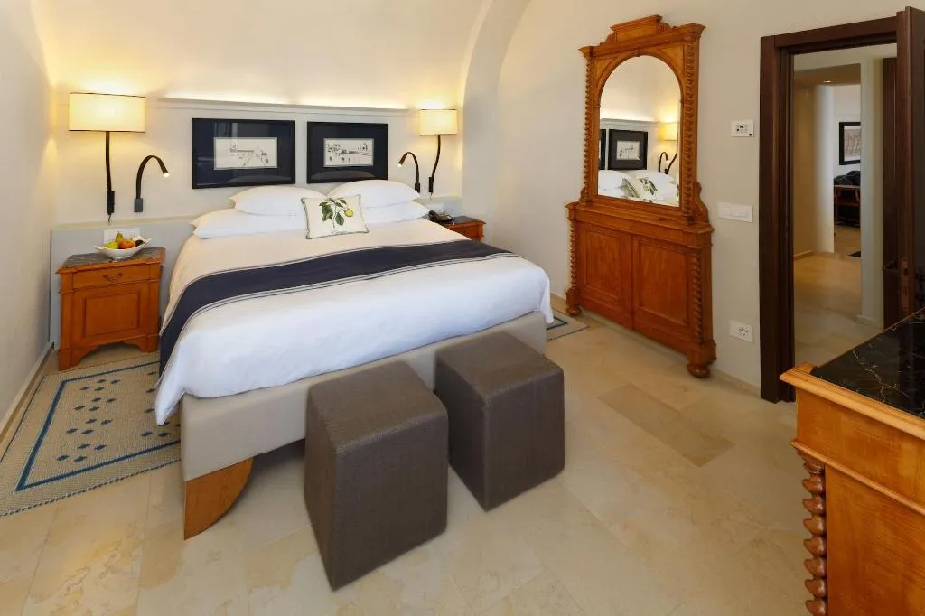 Room, Monastero Santa Rosa Hotel & Spa, Naples