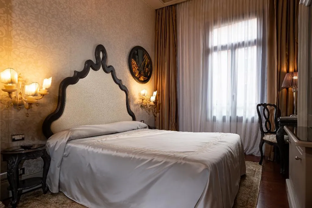 Double or Twin SUPERIOR Room, Palazzetto Madonna, Venice