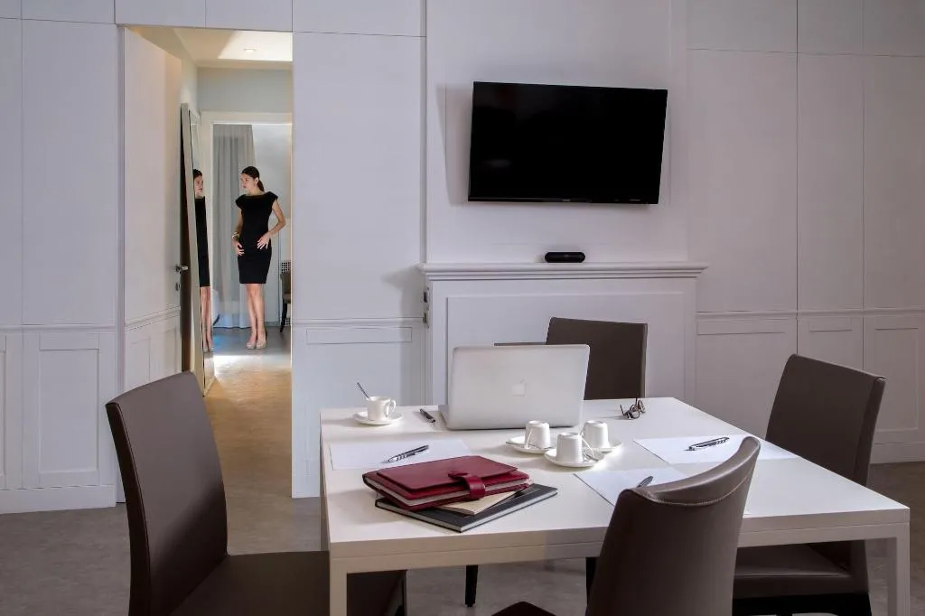 Room, Montenapoleone Suites, Milan