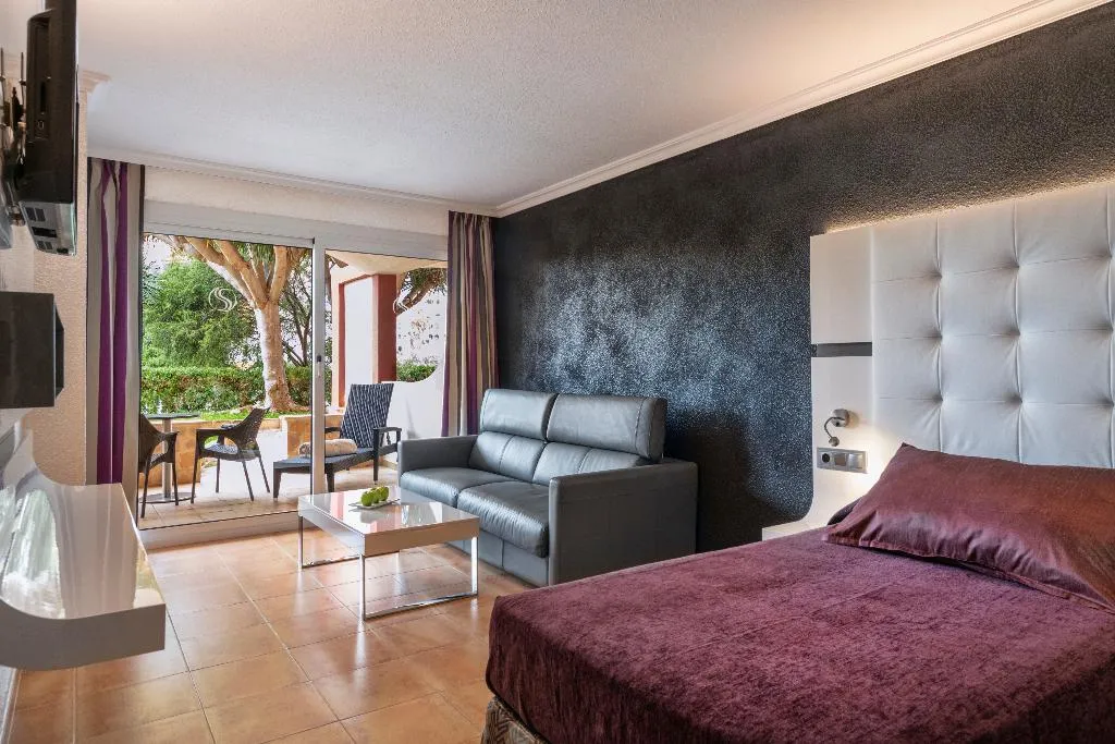 JUNIOR SUITE WITH TERRACE Room, Salles Hotel Marina Portals, Majorca