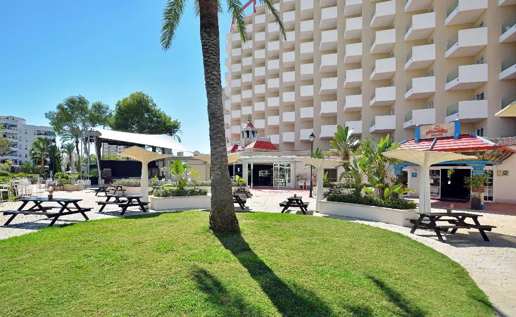 Terrace, Sol Katmandu Park & Resort, Majorca