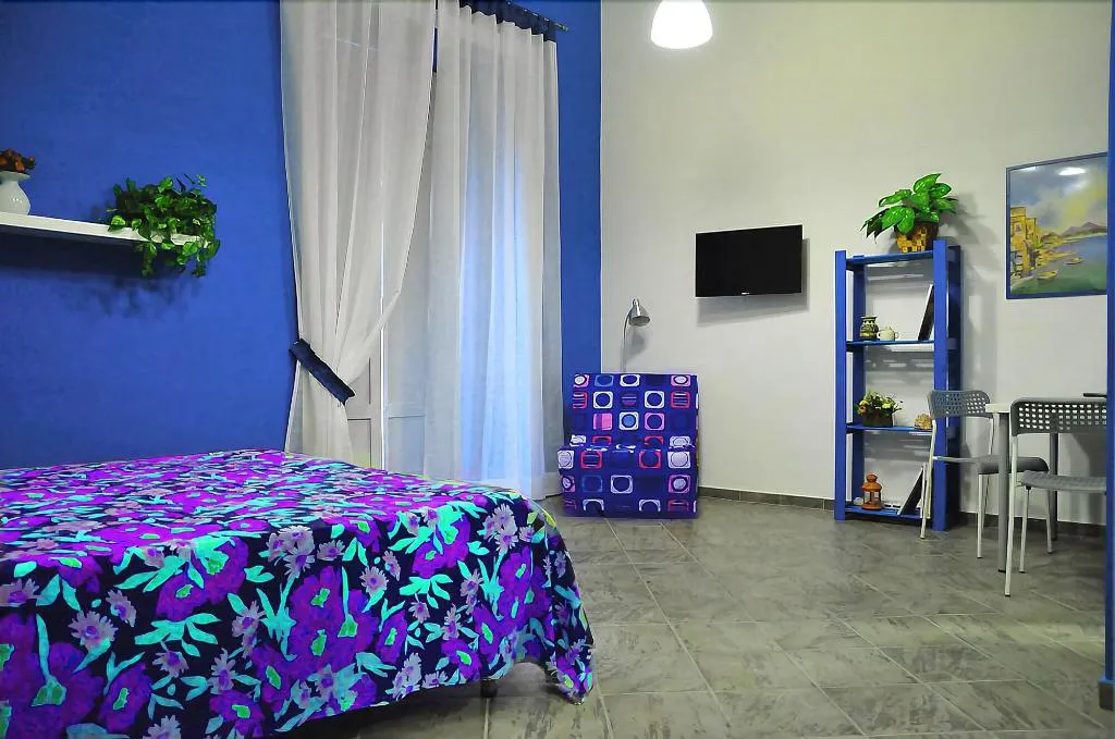 Room, B&B In giro per Napoli, Naples