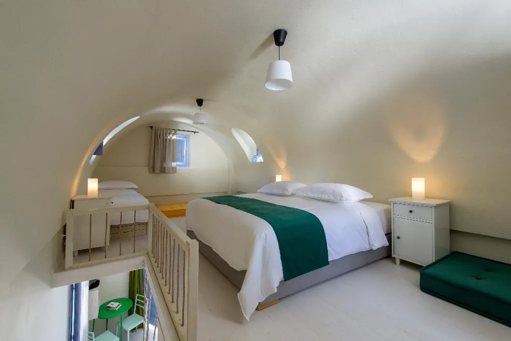 JUNIOR SUITE STANDARD Room, Earino Suites and Villas, Santorini