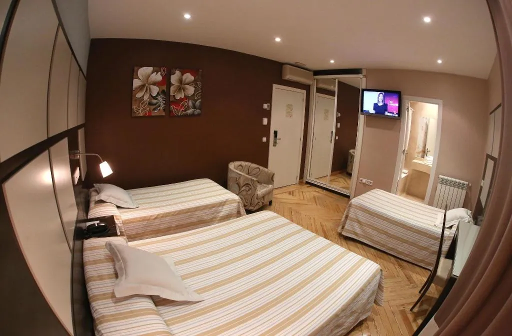 Room, Hostal Sol Square Madrid, Madrid