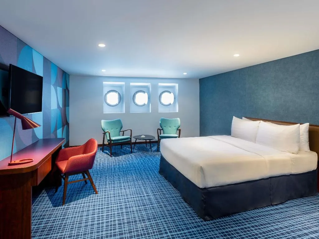 DOUBLE DELUXE Room, Queen Elizabeth 2, Dubai