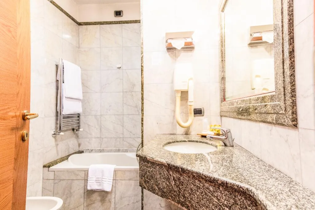 DOUBLE BASIC Room, Giolli Nazionale, Rome