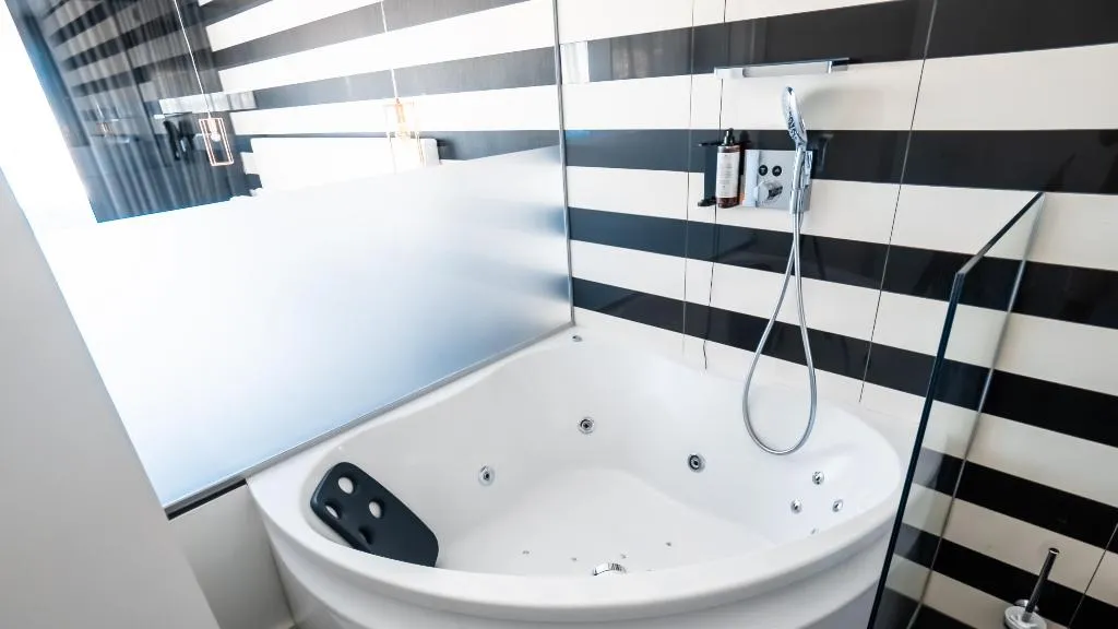 SUITE ONE BED Room, Hills Hotel Lisboa, Lisbon
