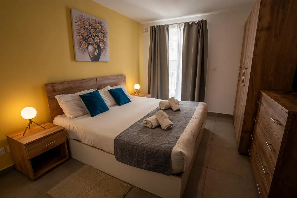 SUITE KING SIZE BED Room, Stillel Retreat, Malta