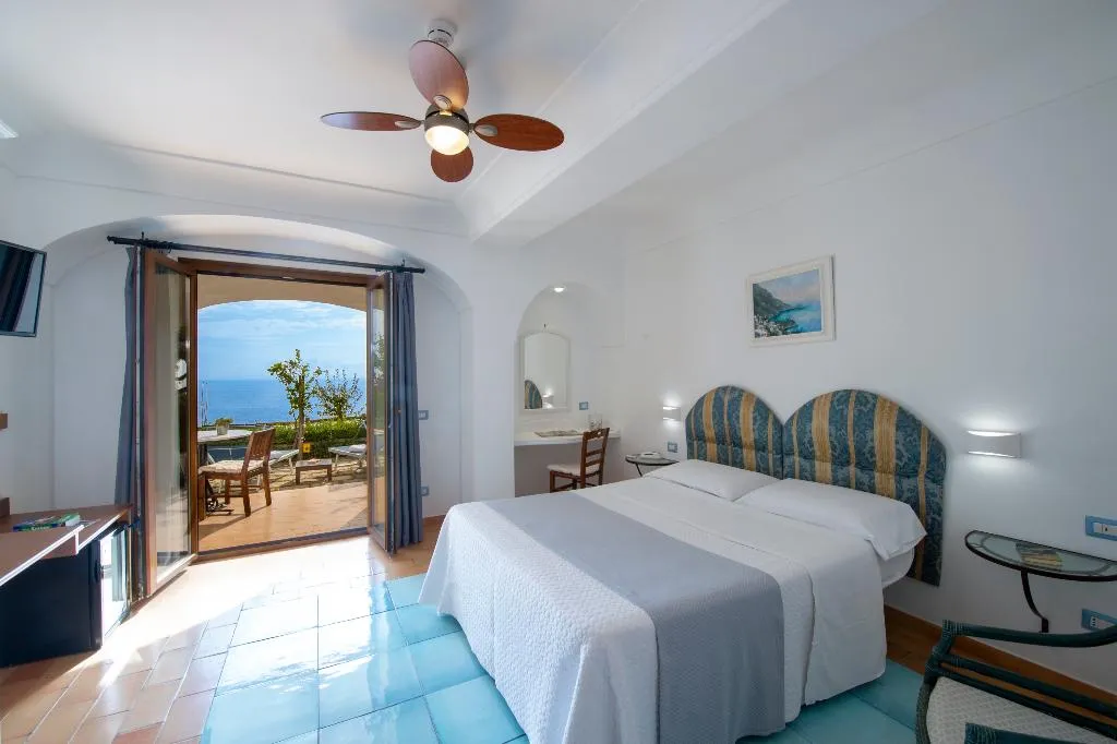 DOUBLE DELUXE SEA VIEW Room, Maresca Hotel Praiano, Naples