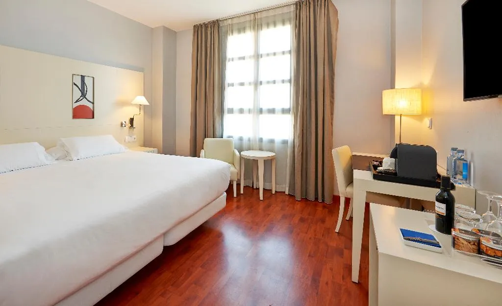 DOUBLE SUPERIOR Room, NH Valencia Las Artes, Valencia